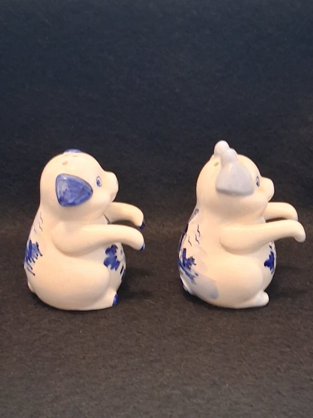 Vintage (1960s - 1980s) Delft Blue Pig Salt & Pepper Shakers Windmill Floral Set - Picture 4 of 8